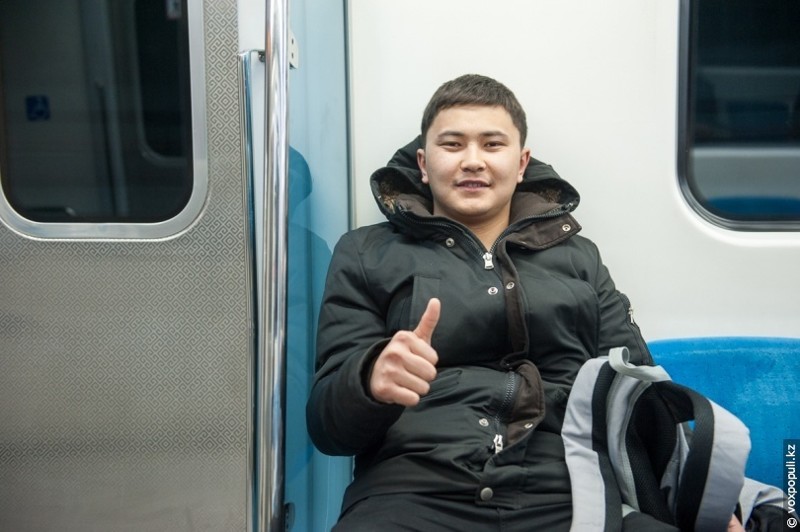 Даурен едет на станцию «Москва». Он работает в КГП «Метрополитен» проходчиком.