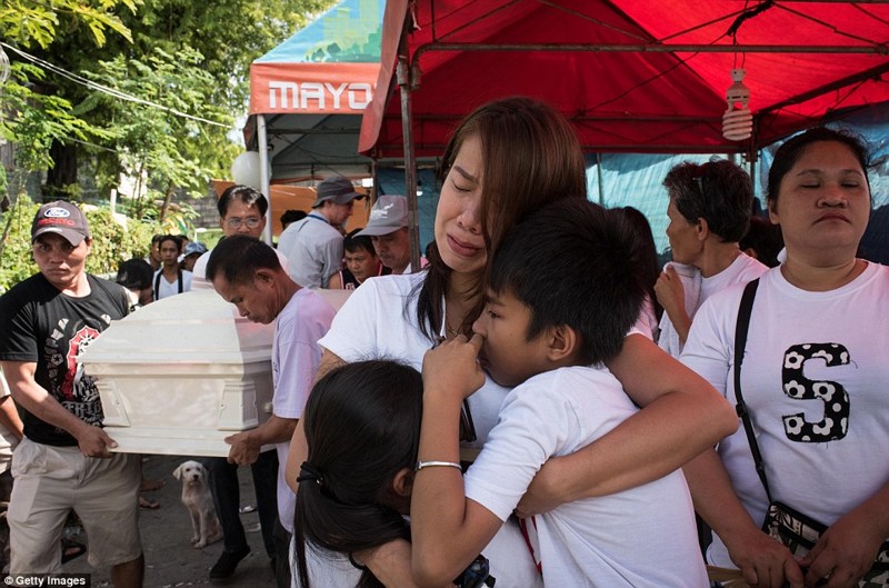 В филиппинской войне с наркотиками все больше невинных жертв
