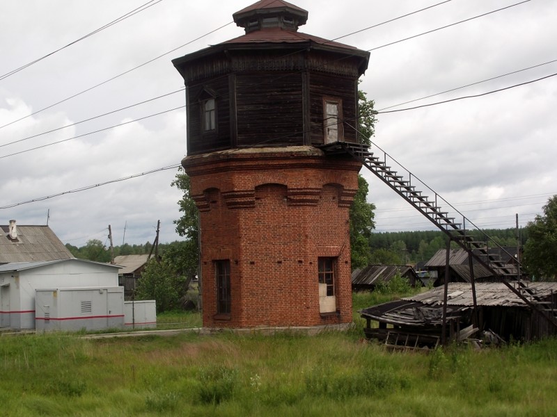 На Староверческой сохранилась водонапорная башня 1890-х годов:
