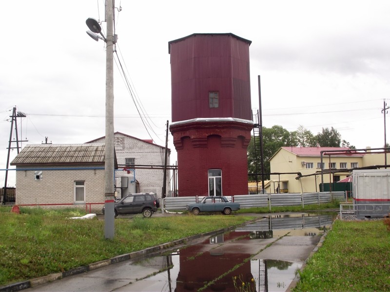 В Пинюге тоже есть дореволюционная водонапорная башня: