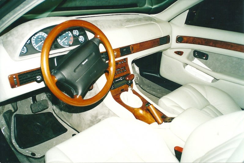 Как и на этом! Белый салон Maserati — шик. Интересно, где сейчас эта машина и в каком состоянии салон?