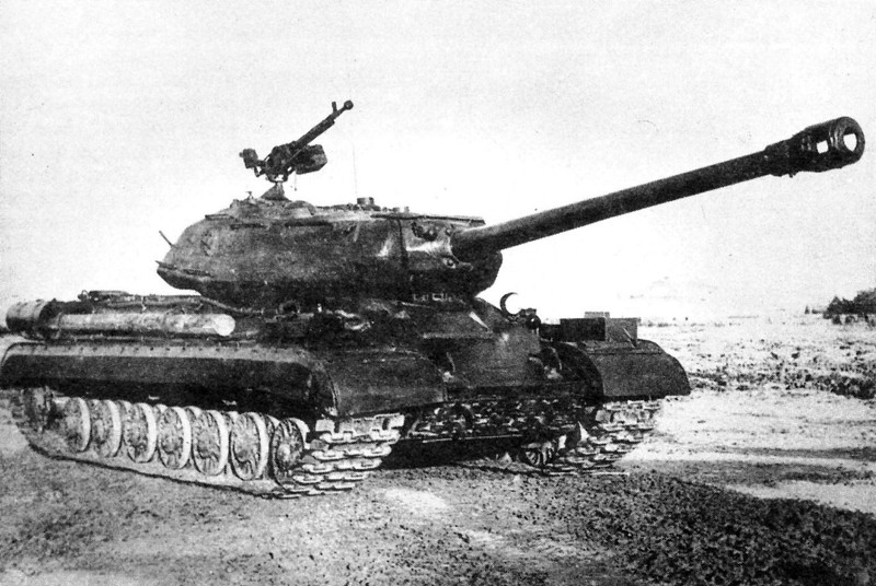 Советский тяжелый танк ИС-4