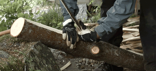 Как сплести веревку из древесной коры, используя технику, которой пользовались викинги более тысячи лет назад