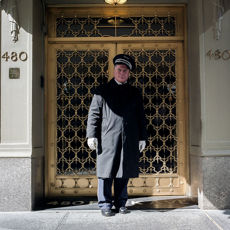 Фотопроект: портье — невидимые люди Нью-Йорка