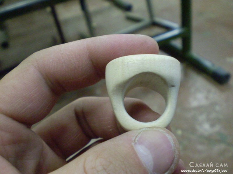 Перстень из ножки табурета
