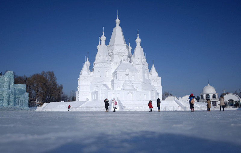 Царство льда и снега в Харбине началось разрастаться с 1999 года и сейчас является самым крупным фестивалем в мире такого рода.