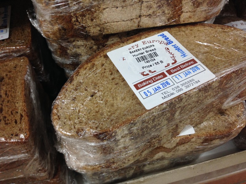 Хлеб – 140 руб. Есть и более дешёвый из маниоки, на вкус так себе, а по консистенции как пластилин.