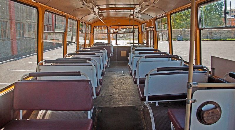 25 посадочных мест, но в автобусе умещалось 180 пассажиров