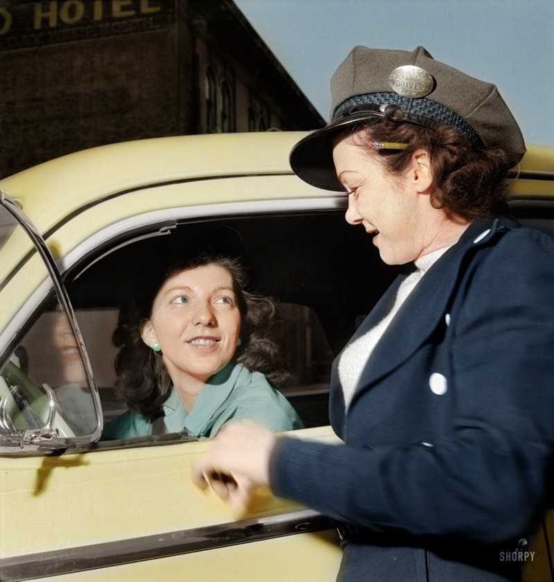 Женщина на курсах водителей автобусов и такси. Солт-Лэйк-Сити, Юта. Ноябрь 1942 года.