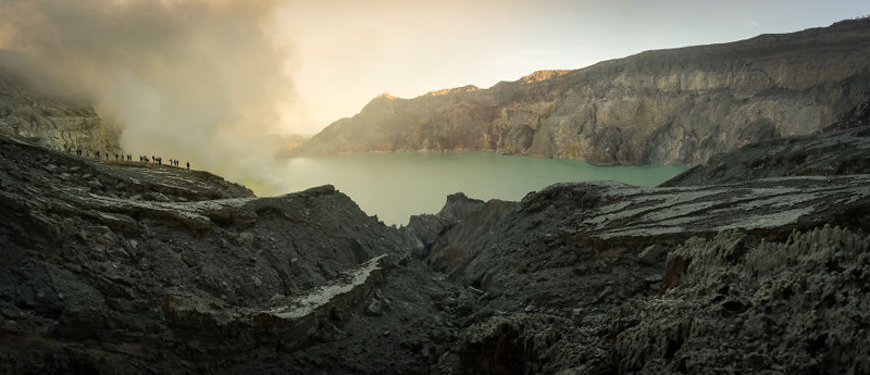 Кислотное озеро вулкана Иджен
