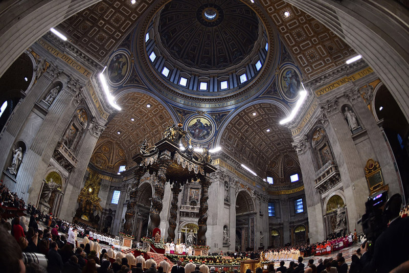  Рождество в соборе Святого Петра в Ватикане.