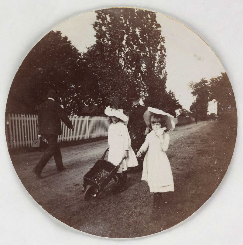Непостановочные снимки с первого «народного» фотоаппарата Kodak 1890 года