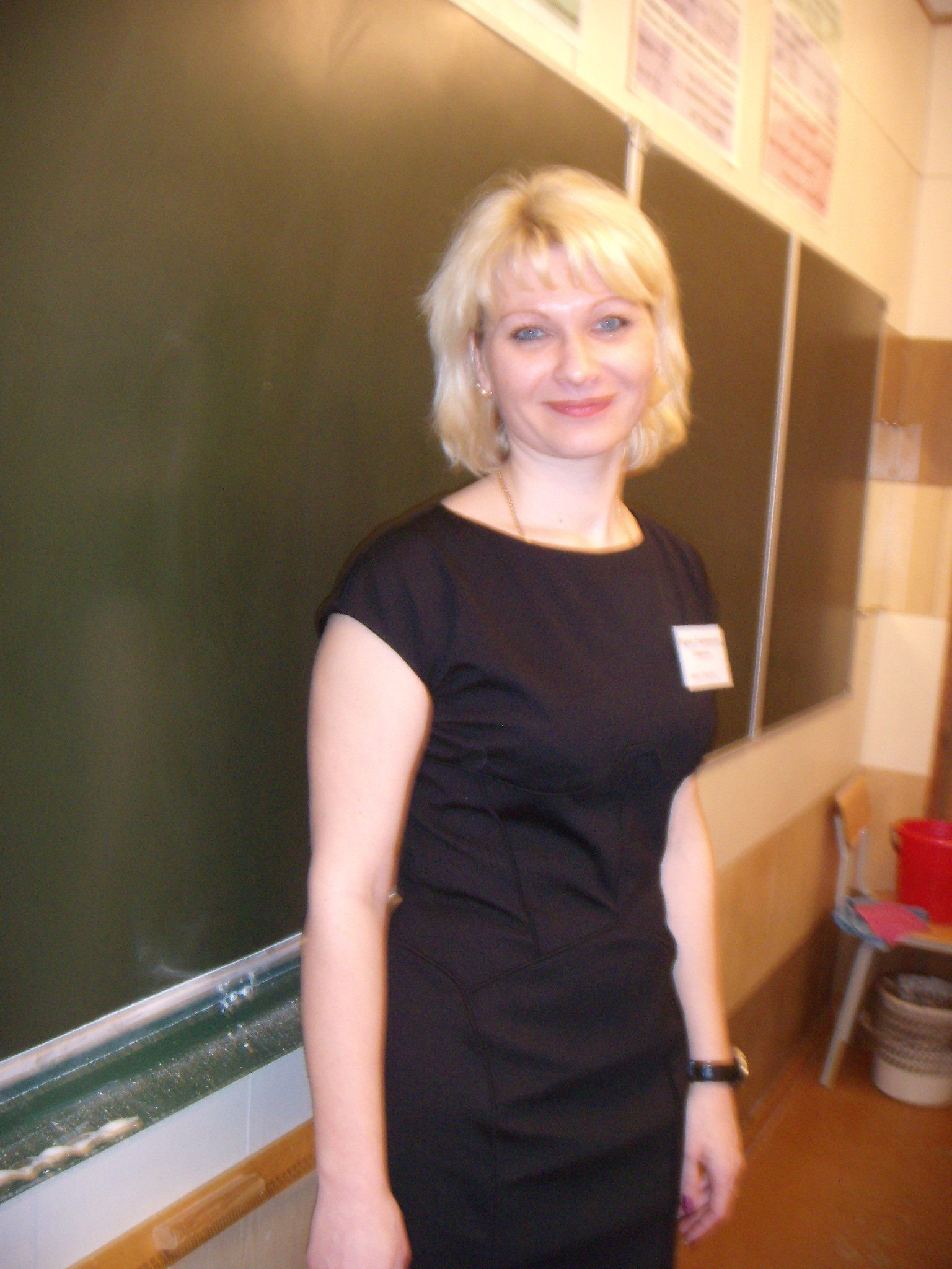 Зрелый преподаватель. Русские женщины учителя. Красивые учительницы 40 лет. Русские женщины учителя 40 лет. Женщина учитель.