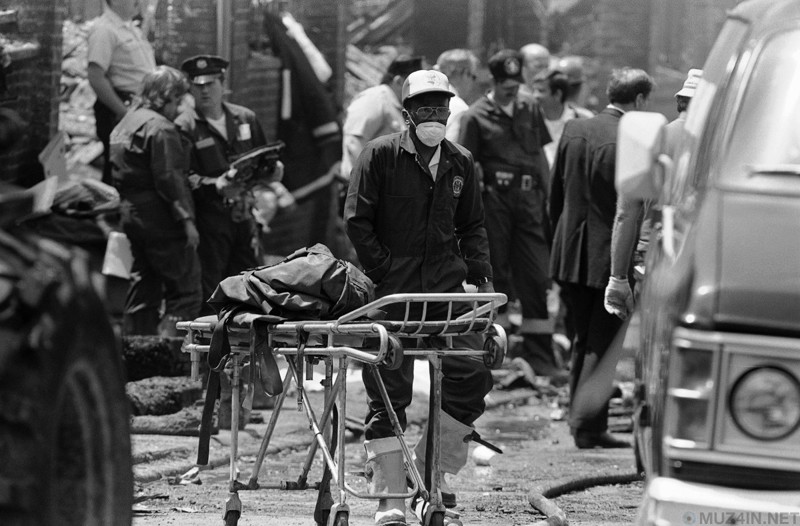 13 мая 1985 г. полиция США сбросила бомбу на жилой квартал американского города 