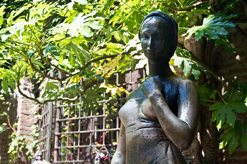 2. Статуя Джульетты (Верона, Италия) 