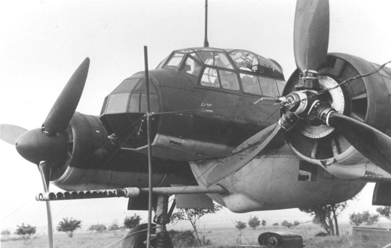26. Противотанковая версия немецкого бомбардировщика Ju-88P с установленной в огромном блистере 75-миллиметровой пушкой Bk7.5
