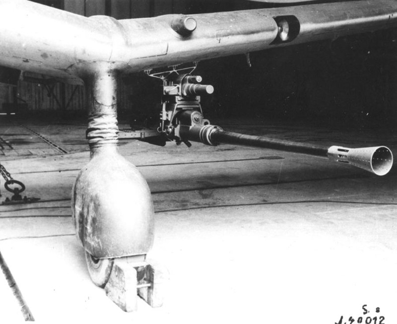 33. Авиационная противотанковая пушка Bk37 под крылом Ju-87G без кожуха