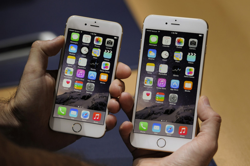 2014 — iPhone 6 и 6 Plus.