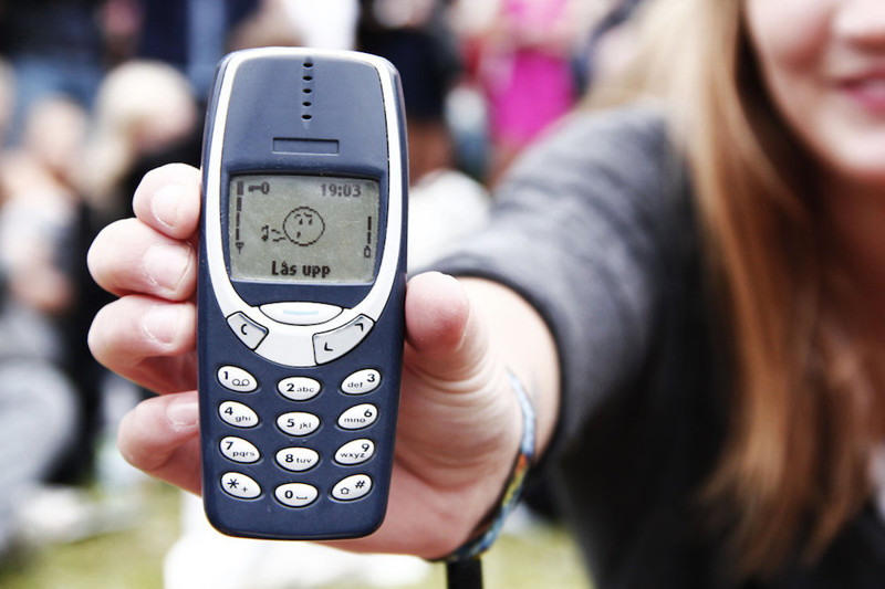 2000 — Nokia 3310.