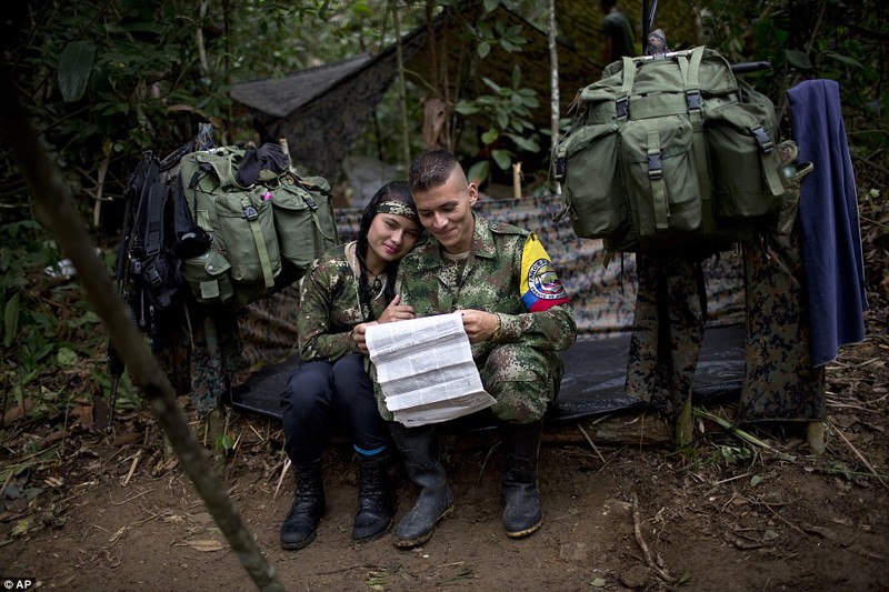 Быт повстанческого отряда в джунглях Колумбии