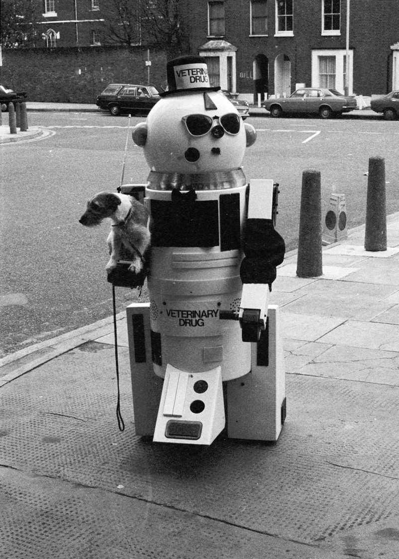 1981 год. Робот Джефри Харпера по имени Артур. Предназначался для выгула собак.