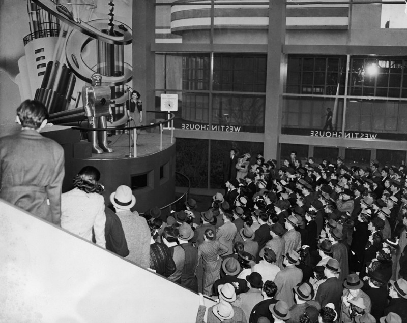 1938 год. Робот Электро на Всемирной выставке в Нью Йорке.