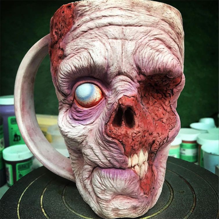 Американський кераміст виготовляє гіперреалистичі зомбі-чашки - фото 1