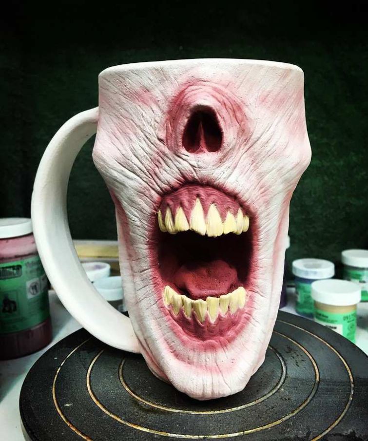 Американський кераміст виготовляє гіперреалистичі зомбі-чашки - фото 2