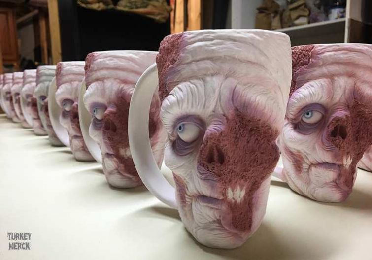 Американський кераміст виготовляє гіперреалистичі зомбі-чашки - фото 10