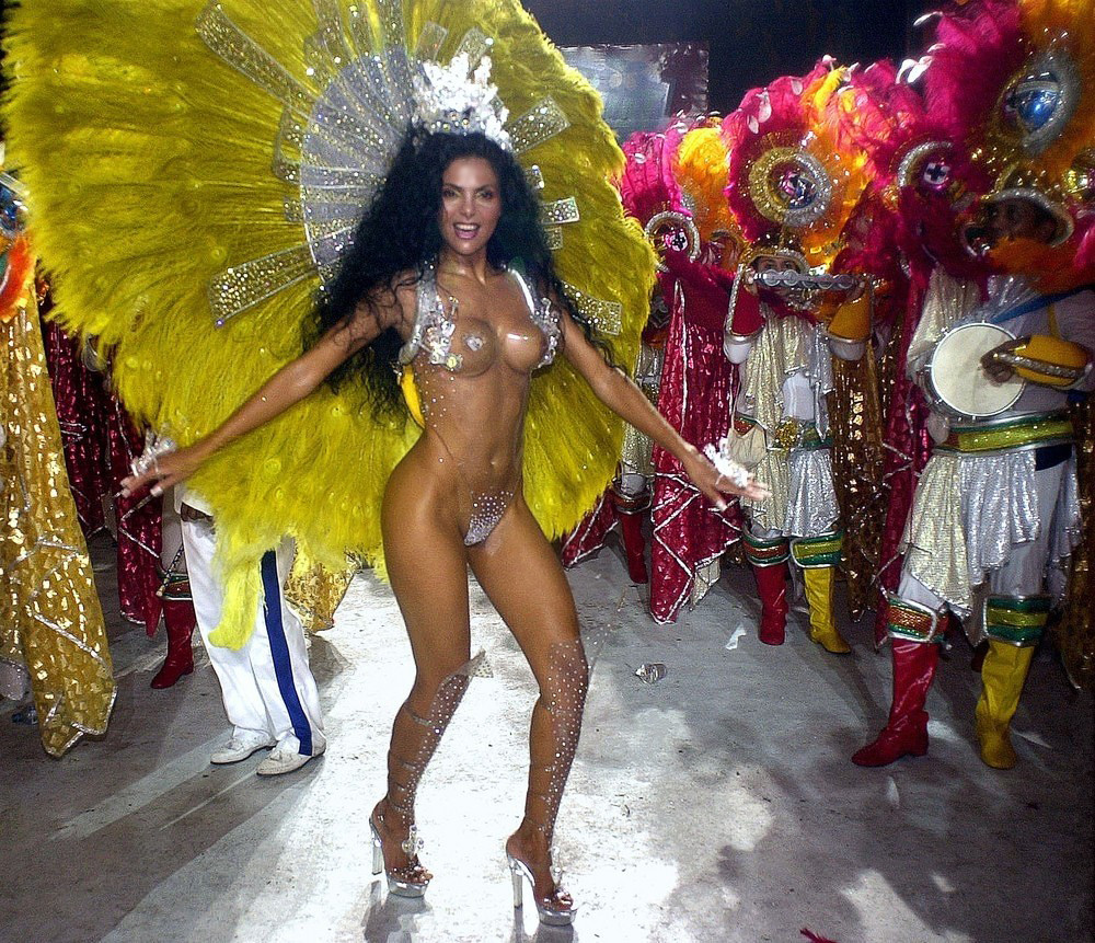 Голые Бразильянки На Карнавале Видео.