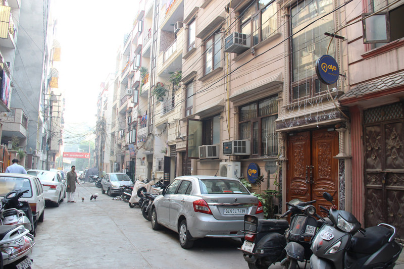 тихая улочка в центре Дели