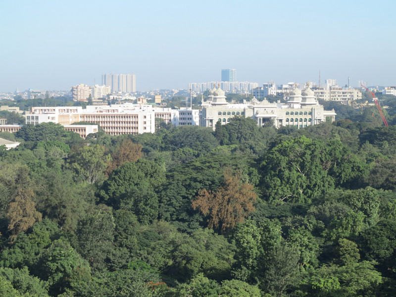 город Бангалор тоже крупный 8 млн.человек