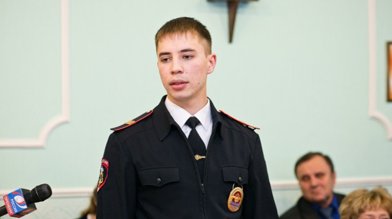 Полицейскому Даниилу Максудову вручили ключи от квартиры