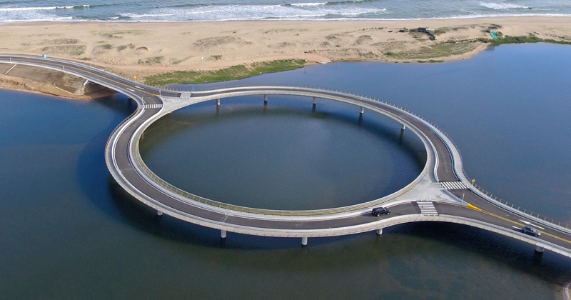 В Уругвае построили круглый автомобильный мост, позволяющий насладиться прекрасными видами