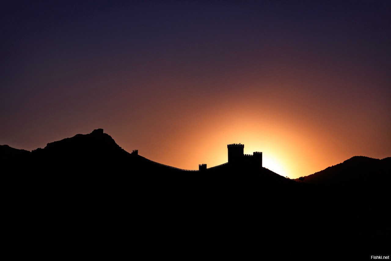 Генуэзская крепость в Судаке на закате