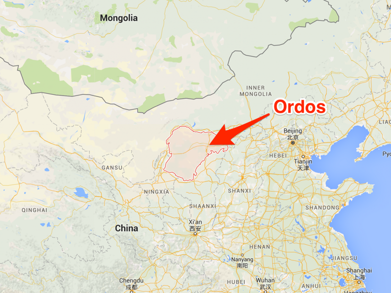 Ордос расположен в провинции Внутренняя Монголия. В этом районе находится одна шестая часть угольных запасов Китая.