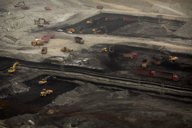 Добыча угля около Ордоса в ноябре 2015 года. 