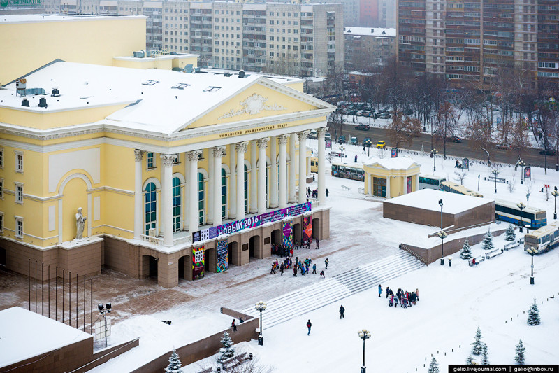  Тюменский драматический театр — самый большой драматический театр в России.