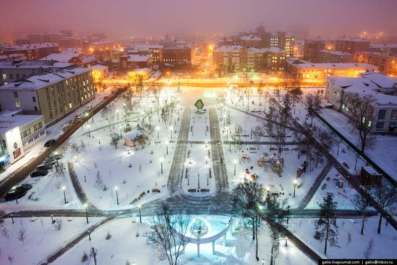  Площадь Борцов Революции.