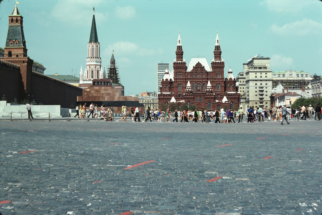 Советская площадь красная. Москва 2000 красная площадь. Москва красная площадь СССР. Москва красная площадь 2000 год. Кремль Москва 1970.