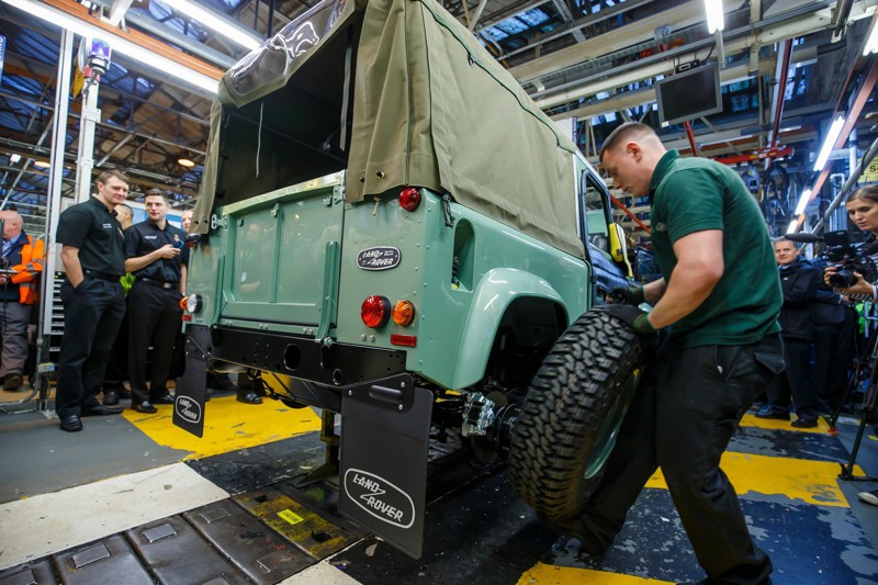 Land Rover свернула производство внедорожника Defender