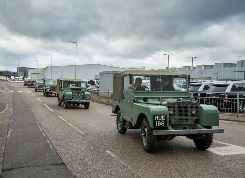 Land Rover свернула производство внедорожника Defender