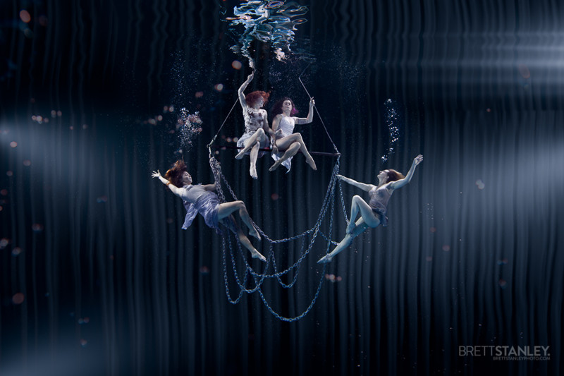 Подводные танцы цирковых артистов