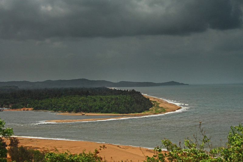 17. Река Агханашини встречается с Аравийским морем, Западное побережье, Карнатака 