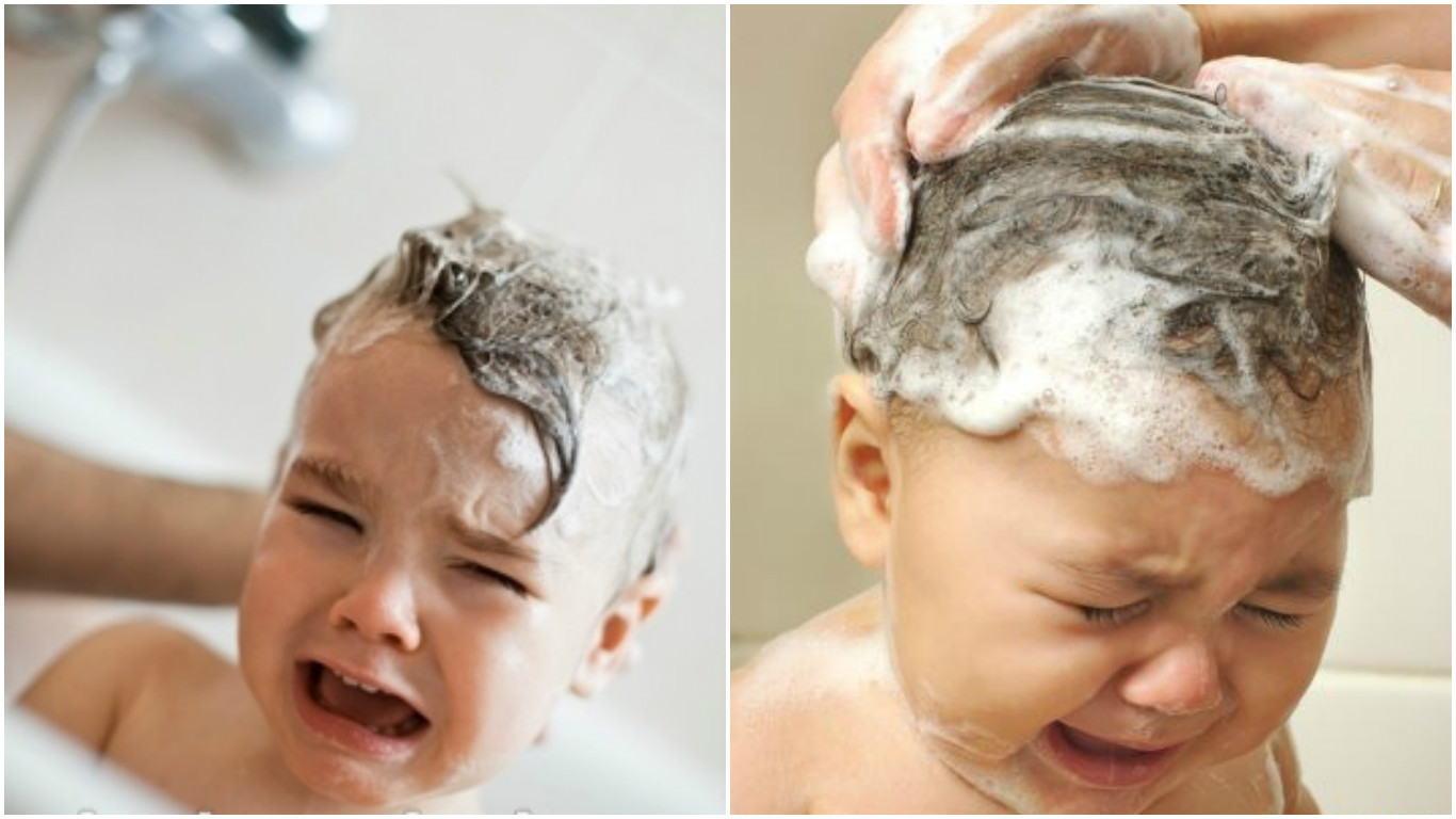 Мою голову водой без шампуня. Мытье волос. Мытье головы детям. Дети которые моются. Ребенок моется шампунь.