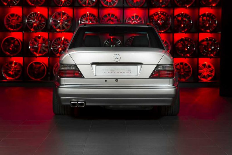 Болгарские мастера обновили редкий Mercedes E60 AMG W124