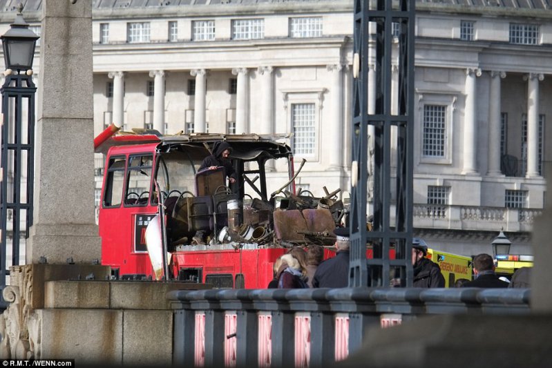 Киносъемщики взорвали автобус центре Лондона