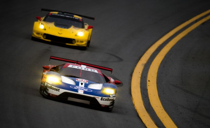12. Ford GT vs Corvette