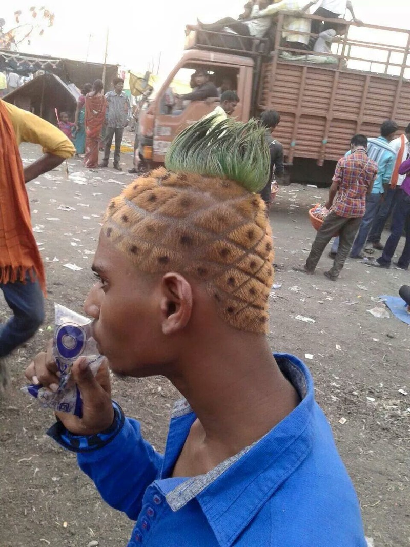 Никто не запрещал этому парню быть ананасом и он им стал.