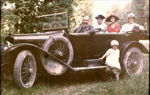 Автомобиль в неизвестном месте, 1920-е: